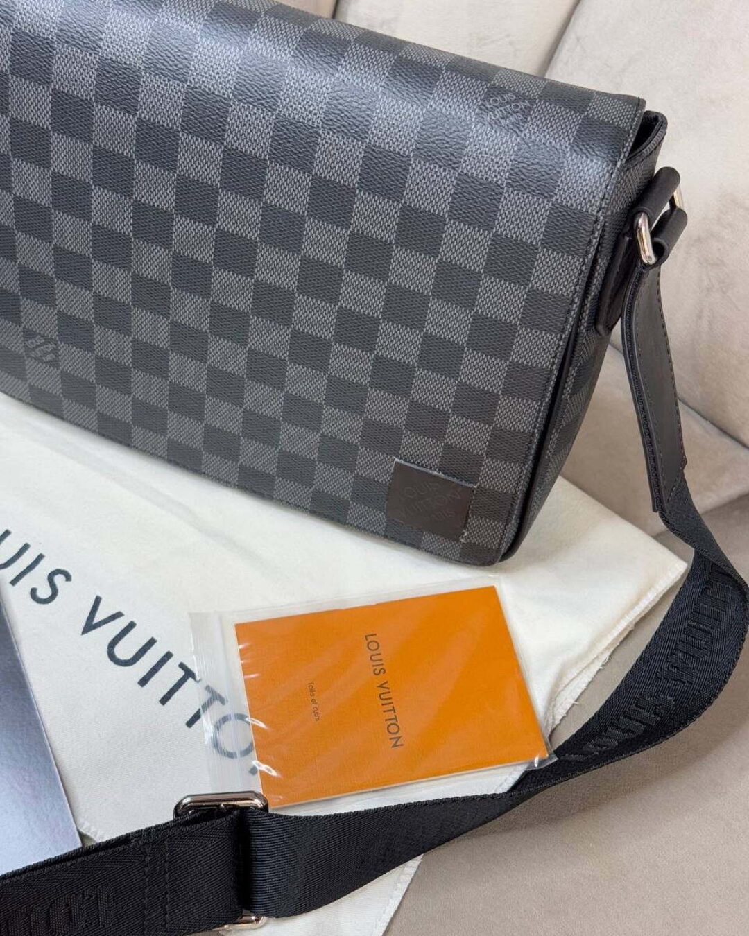 Сумка Louis Vuitton District PM — изображение 2