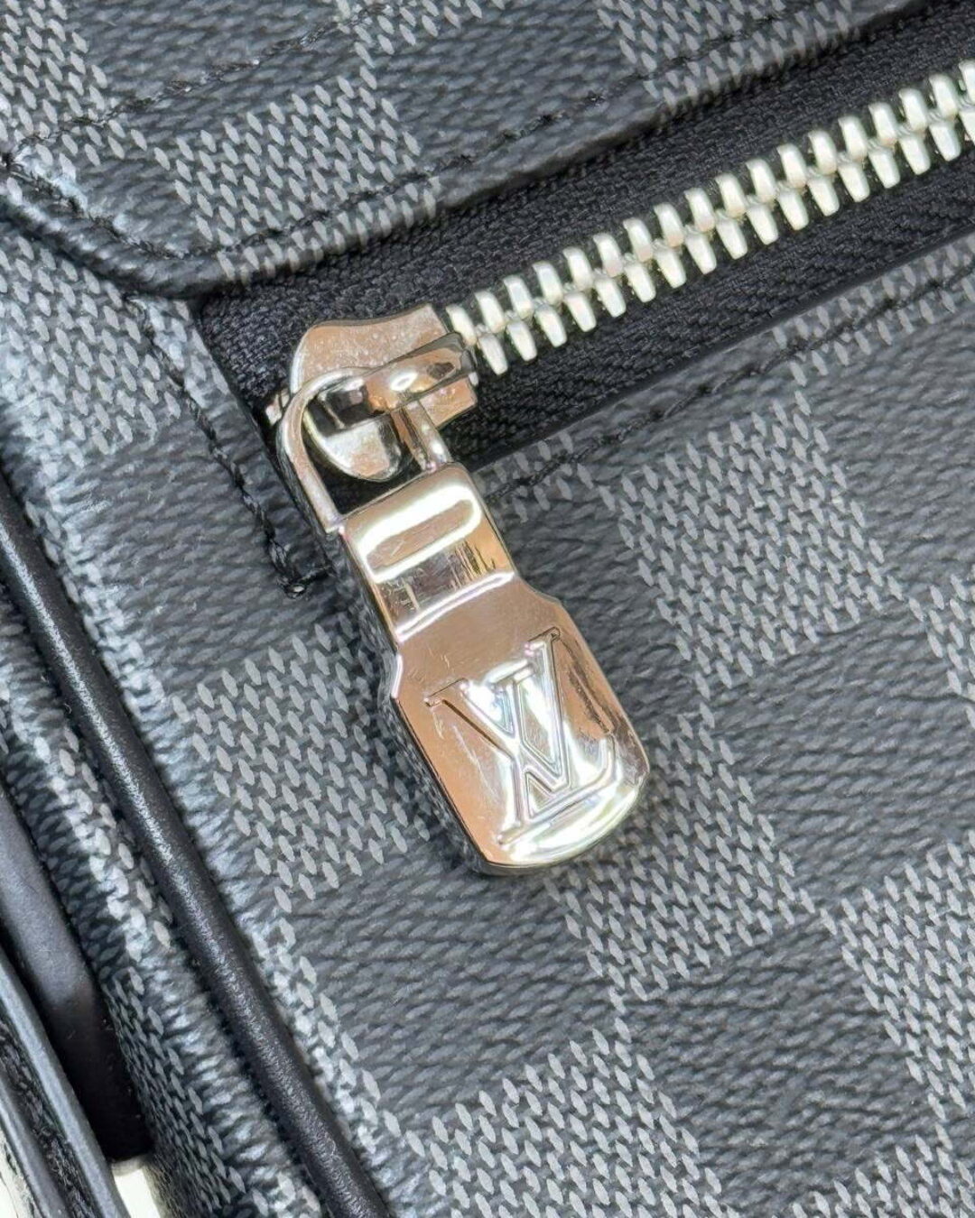 Сумка Louis Vuitton District PM — изображение 4