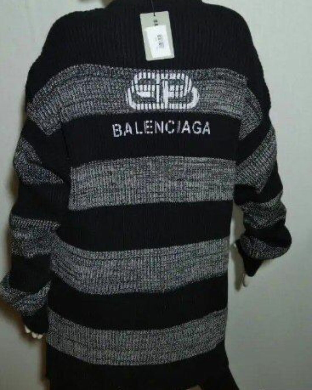 Свитер Balenciaga — изображение 3