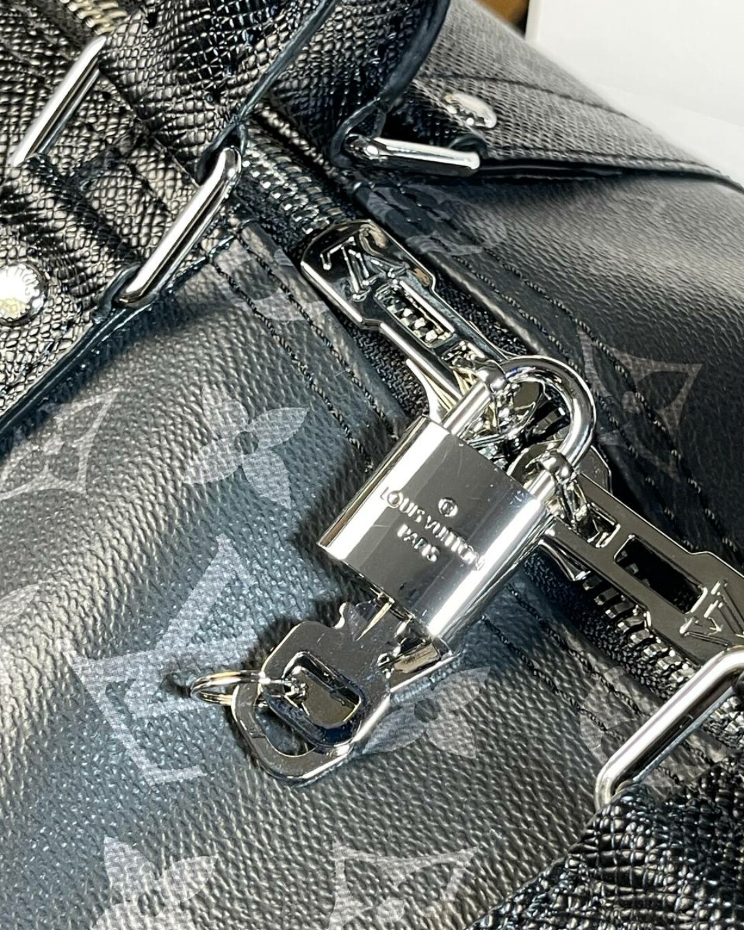 Дорожная сумка Louis Vuitton Keepall — изображение 9