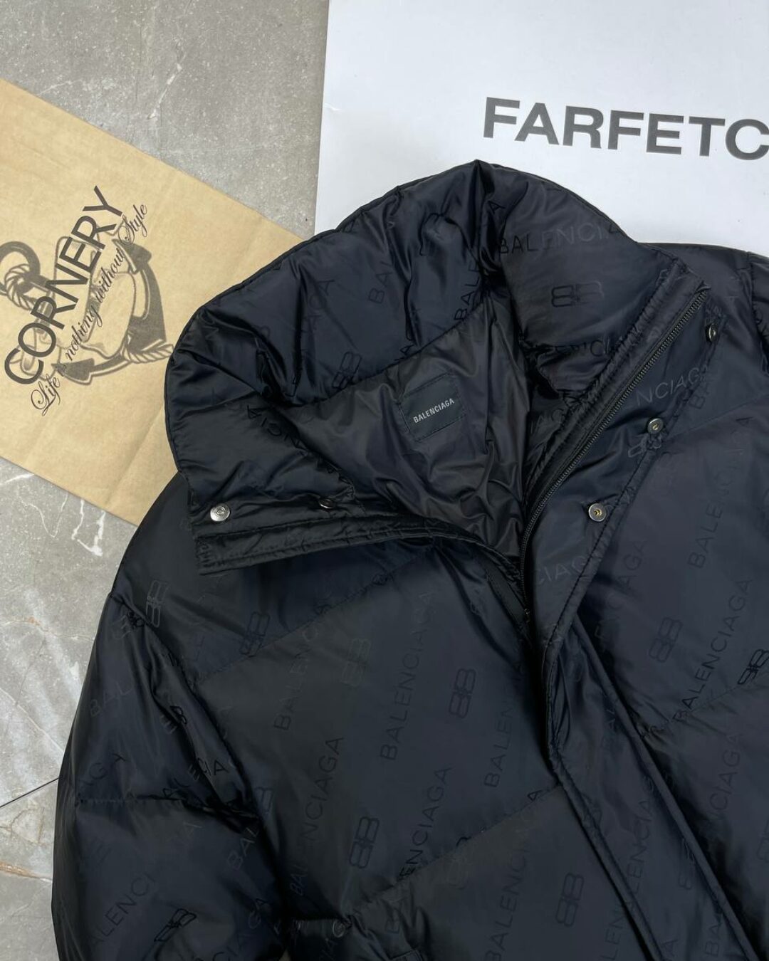 Пуховик Balenciaga — изображение 3