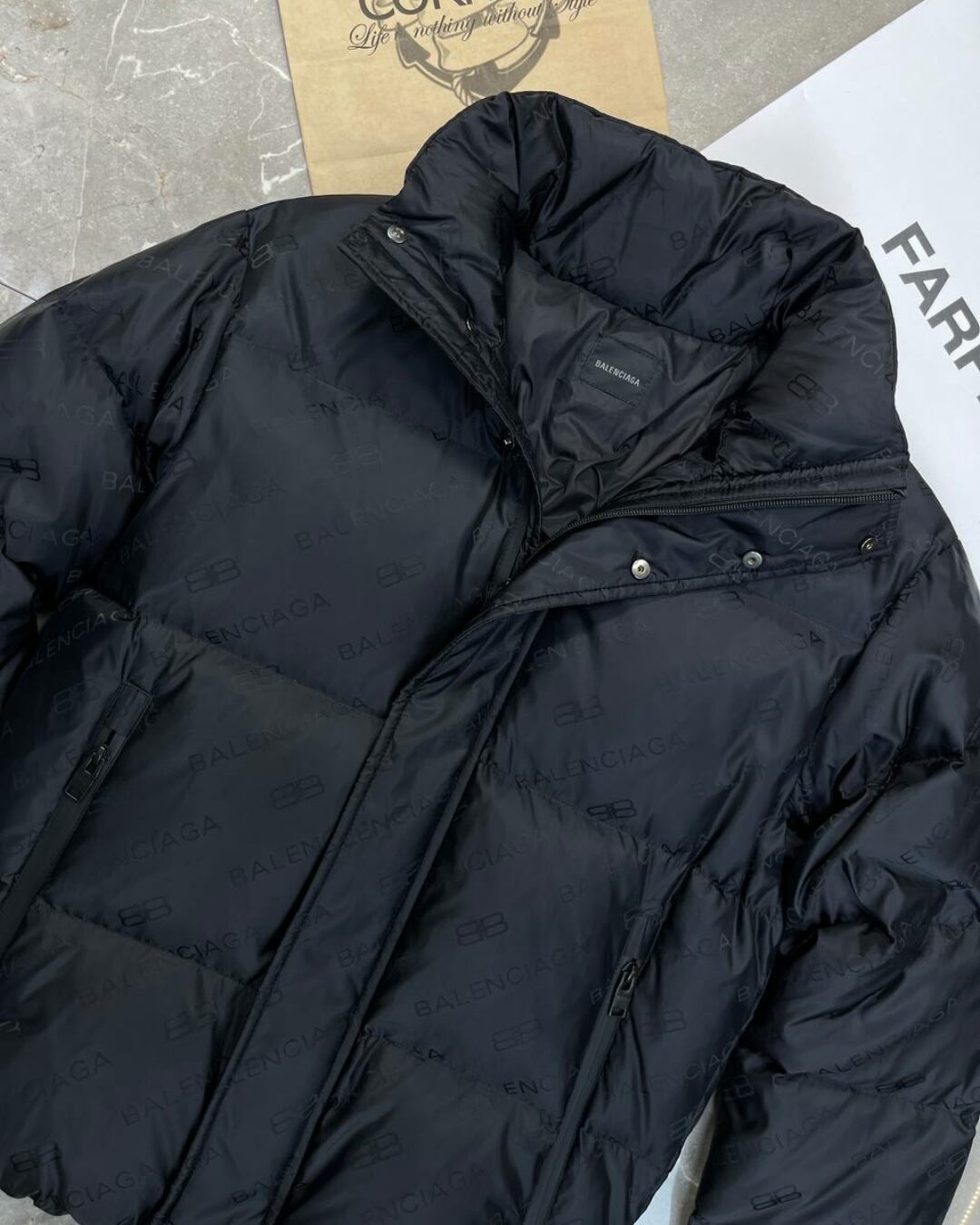 Пуховик Balenciaga — изображение 7