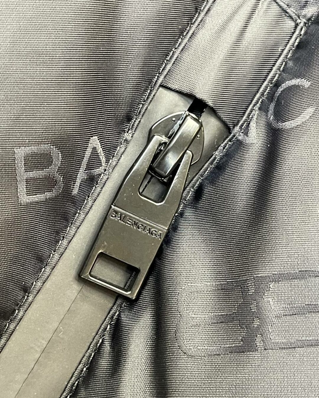 Пуховик Balenciaga — изображение 8