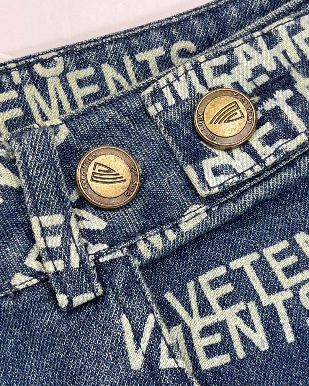 Джинсы Vetements — изображение 6