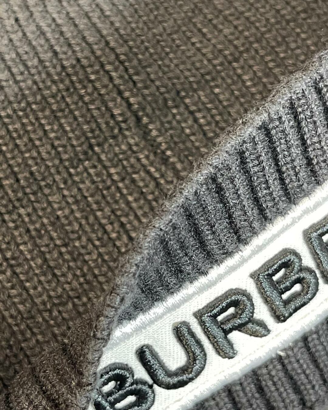 Шапка Burberry — изображение 5