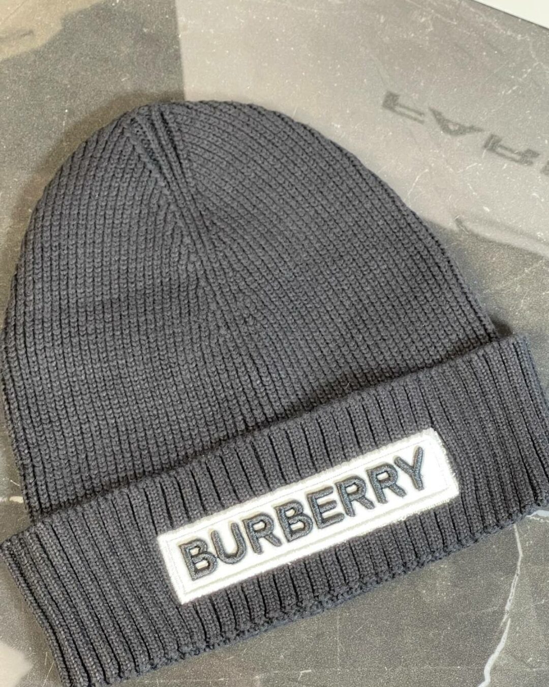 Шапка Burberry — изображение 8