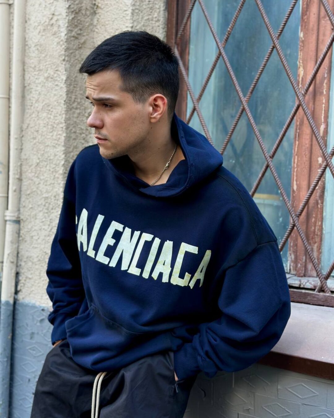 Худи Balenciaga — изображение 3