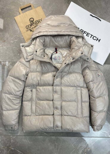 Пуховик Moncler