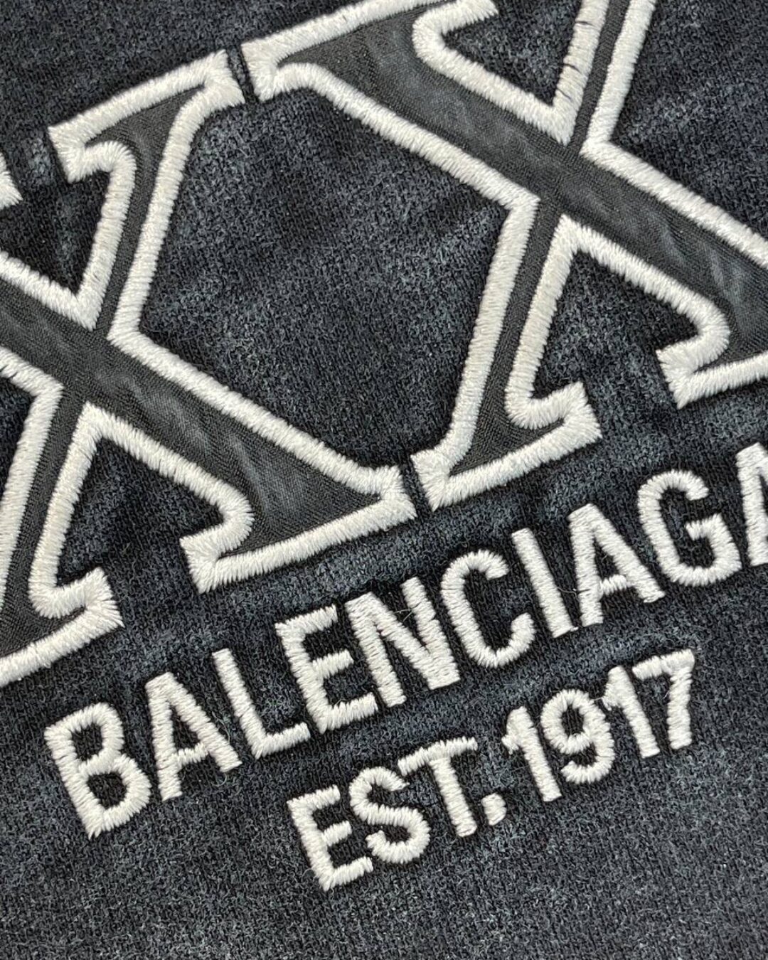 Худи Balenciaga — изображение 5