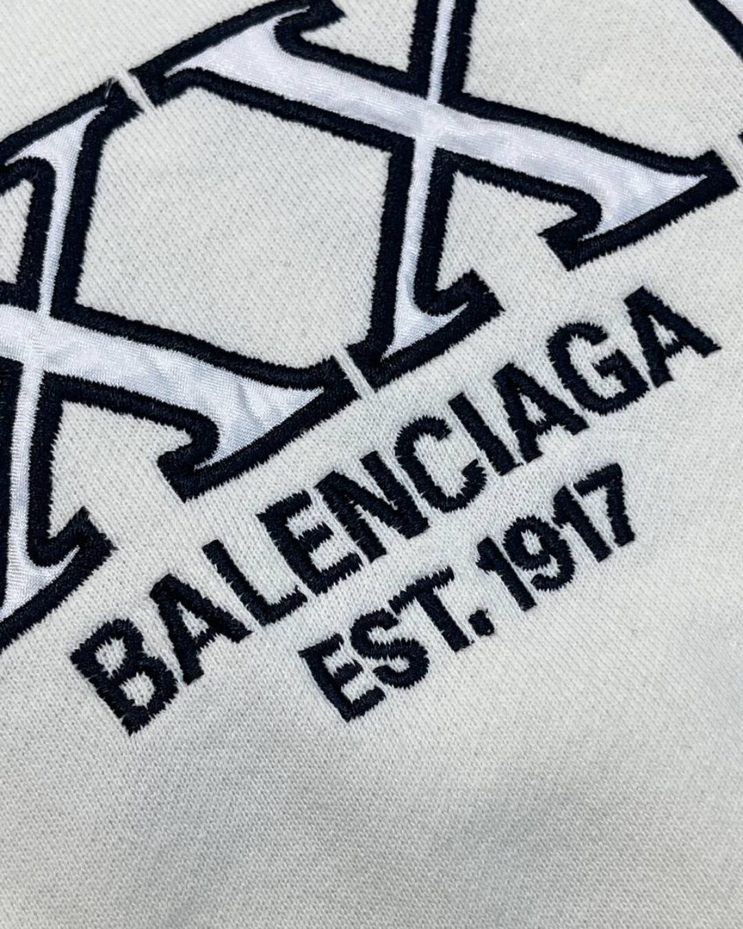 Худи Balenciaga — изображение 4