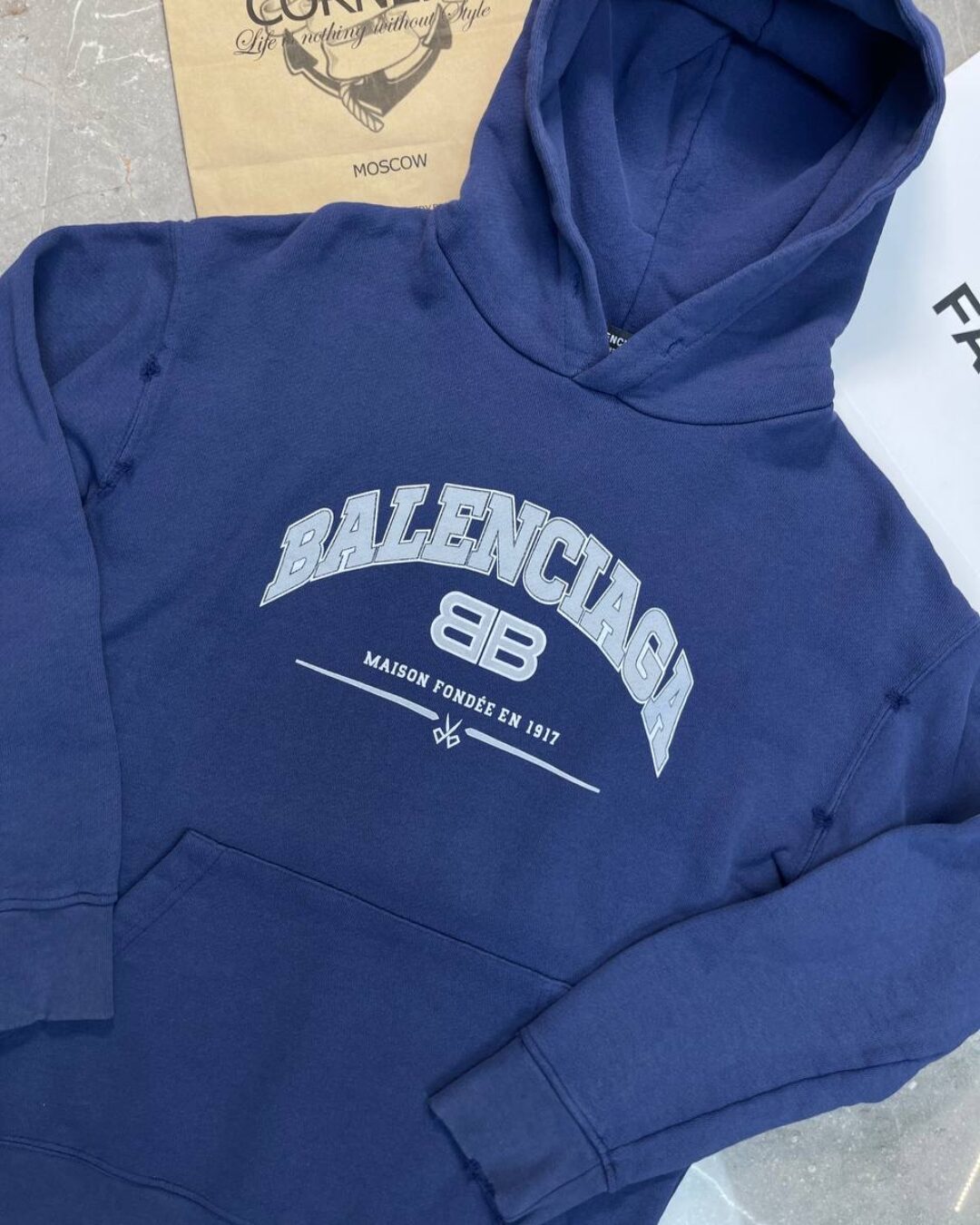 Худи Balenciaga — изображение 5