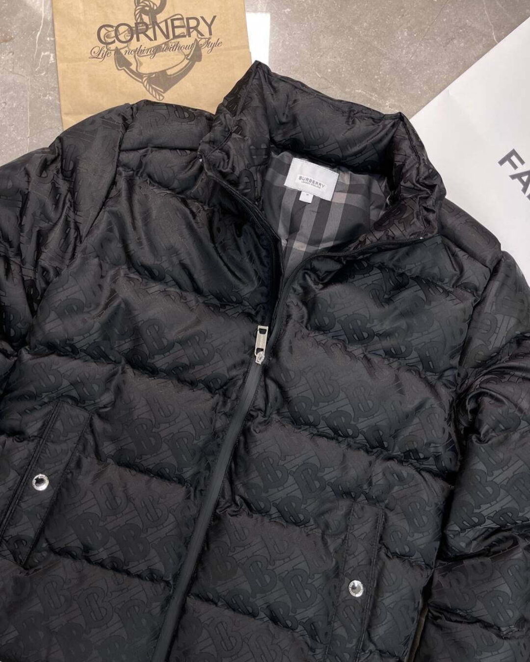 Пуховик Burberry — изображение 4