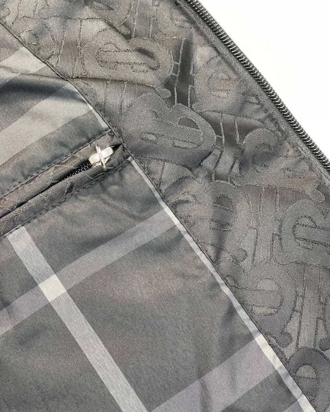 Пуховик Burberry — изображение 5