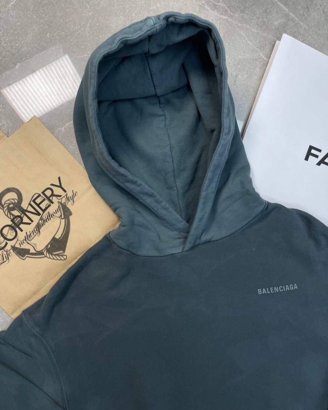 Худи Balenciaga — изображение 3