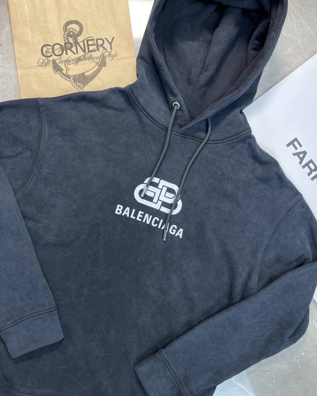 Худи Balenciaga — изображение 3