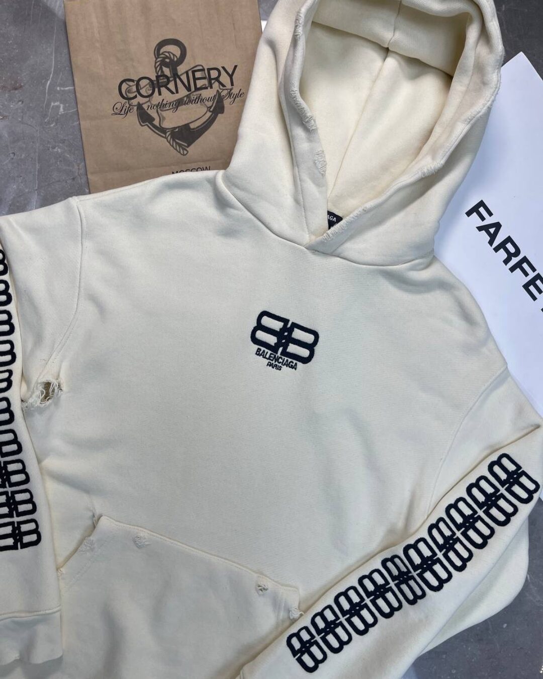 Худи Balenciaga — изображение 3