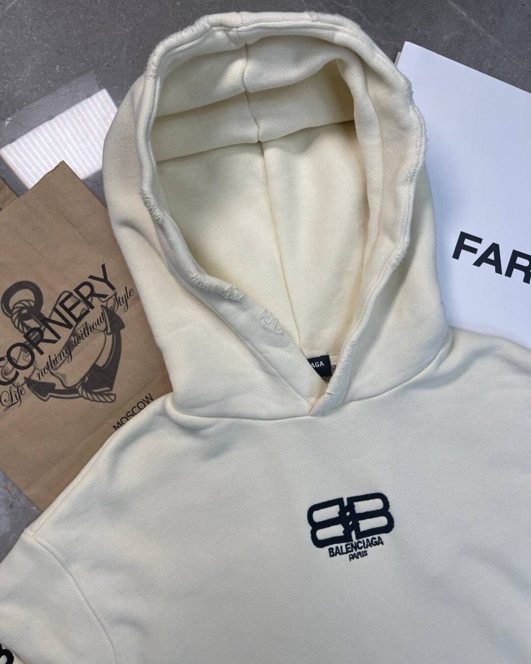 Худи Balenciaga — изображение 4