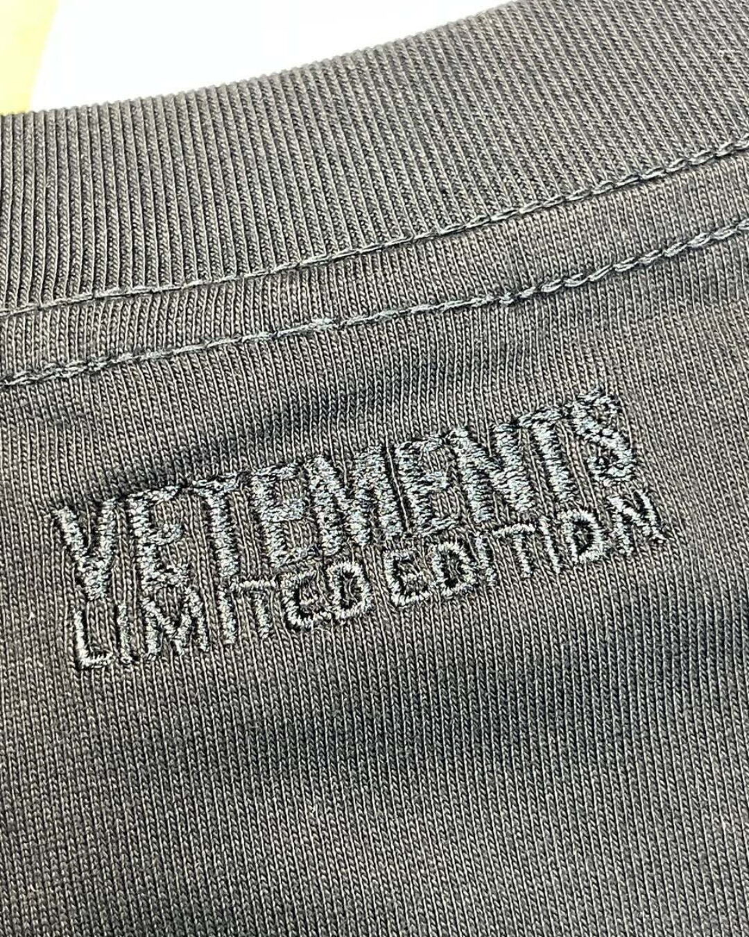 Футболка Vetements Logo — изображение 7