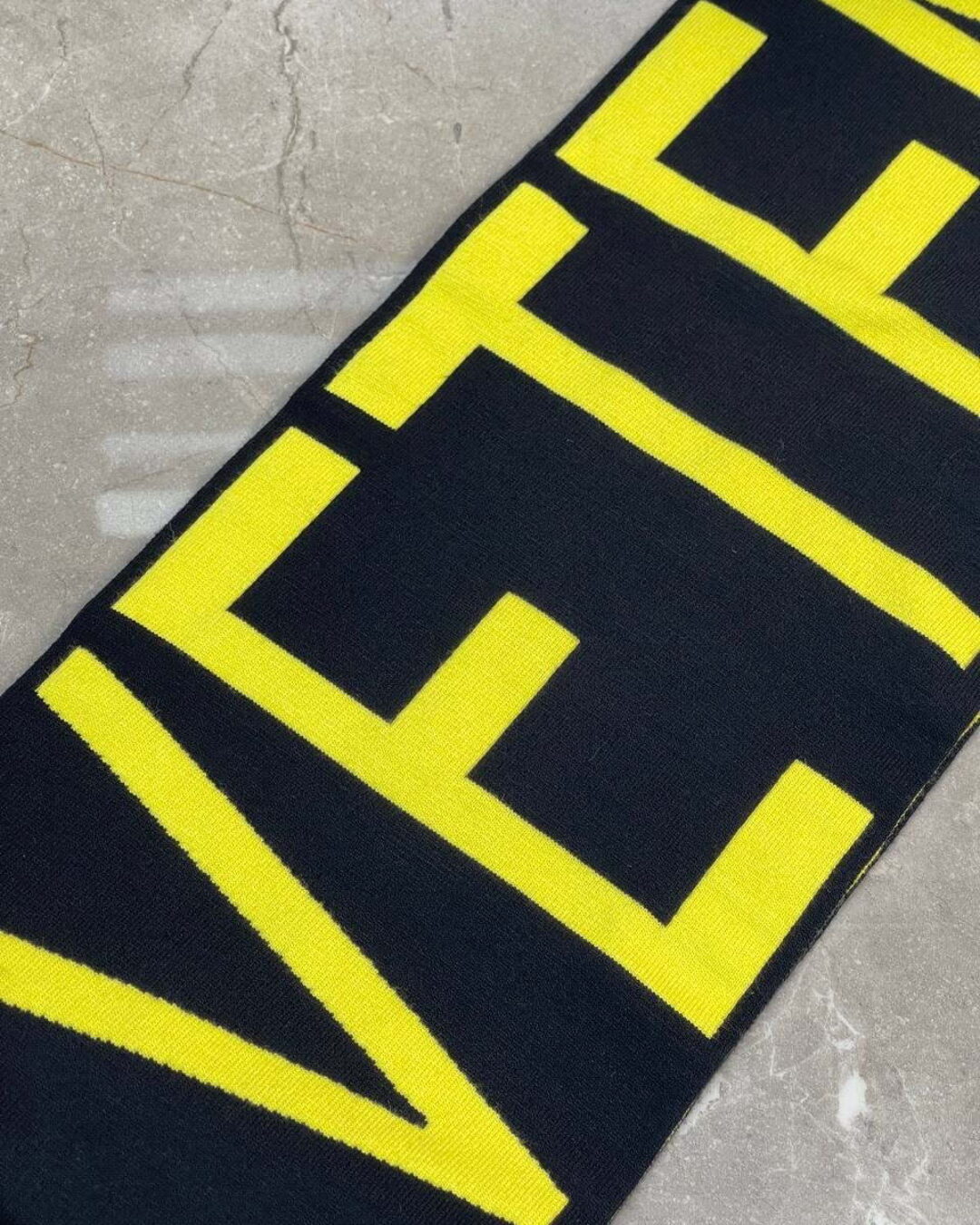 Шарф Vetements — изображение 3