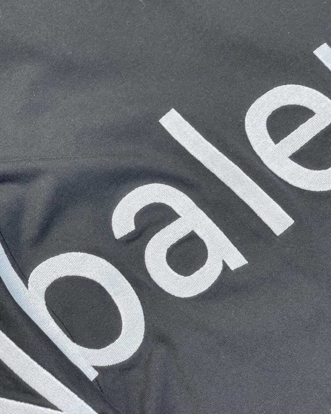 Кофта Balenciaga — изображение 8