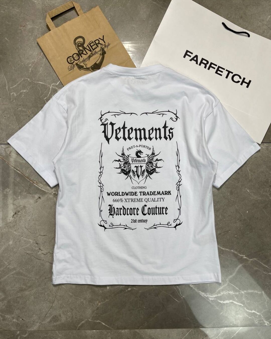 Футболка Vetements Crest — изображение 2