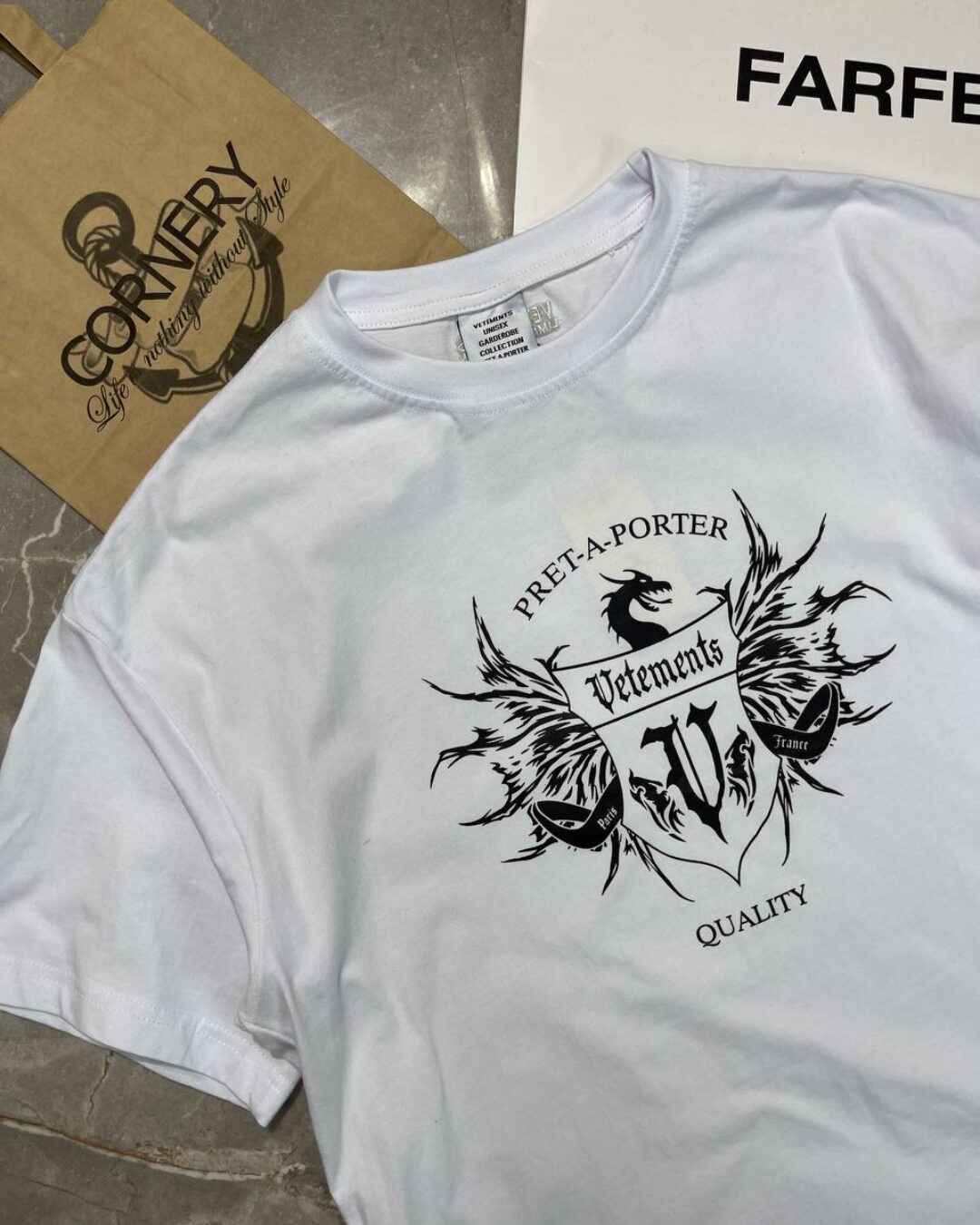 Футболка Vetements Crest — изображение 4