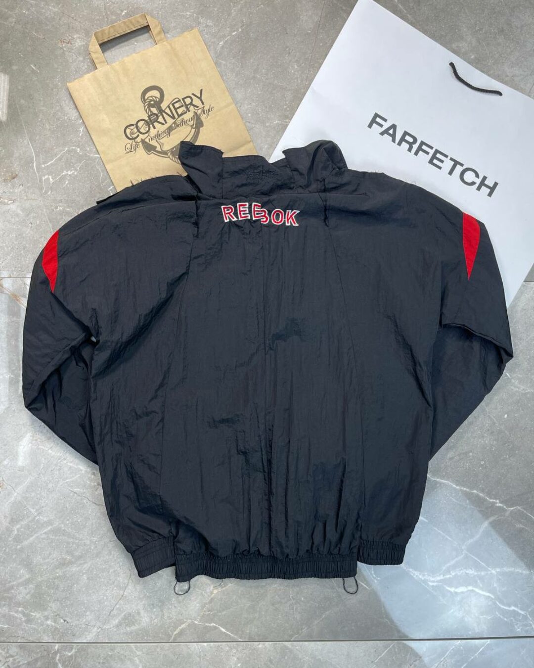Ветровка Vetements x Reebok — изображение 2