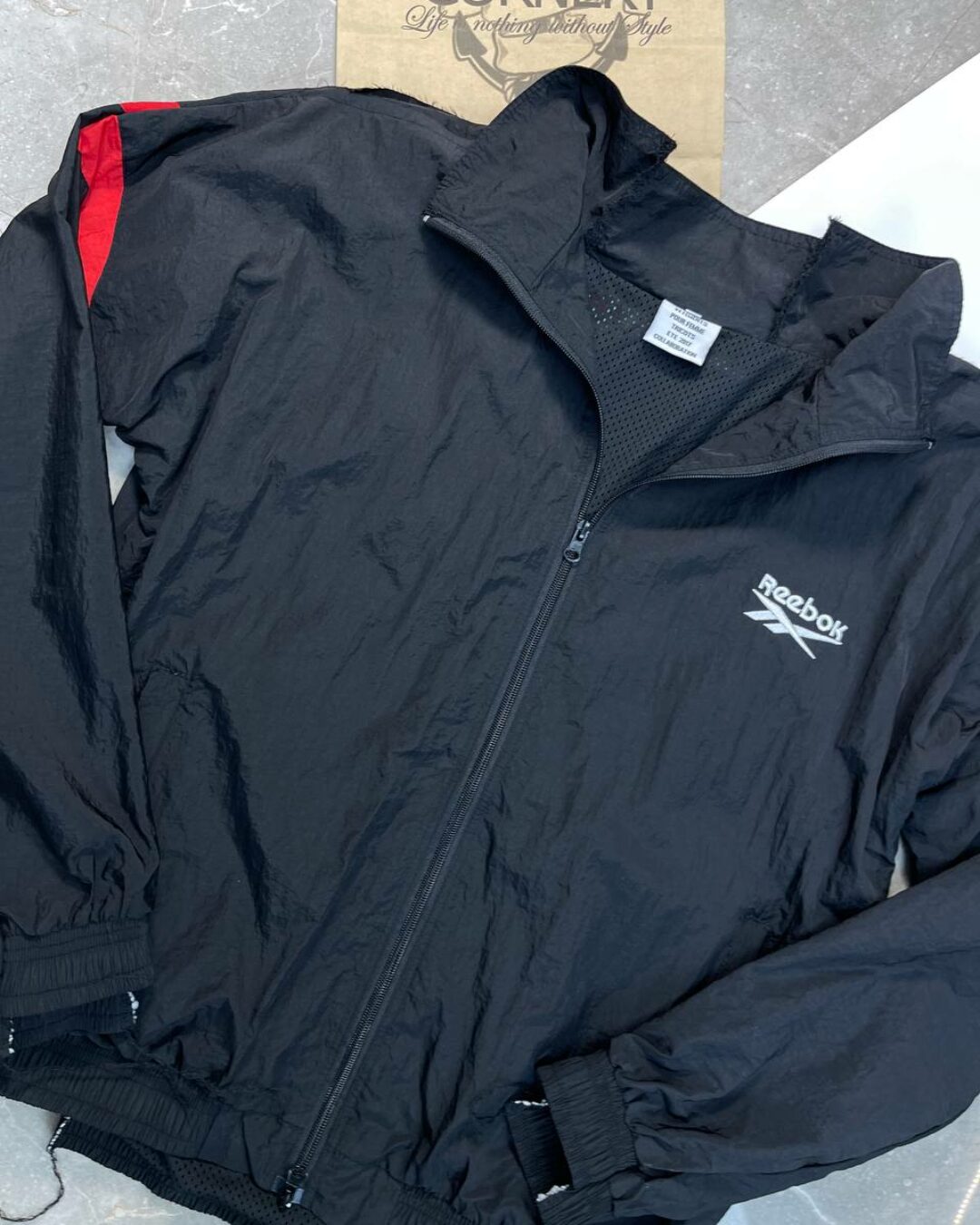 Ветровка Vetements x Reebok — изображение 3