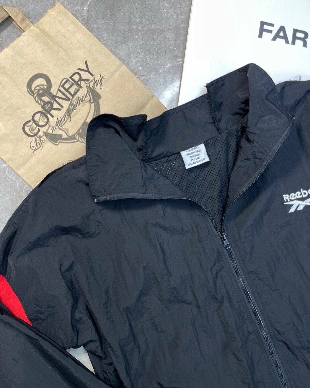 Ветровка Vetements x Reebok — изображение 4