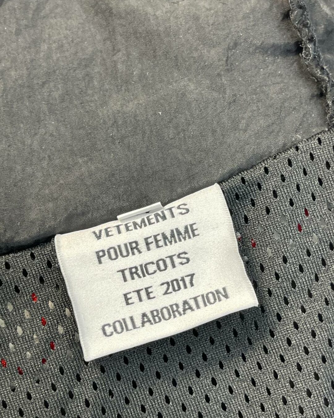 Ветровка Vetements x Reebok — изображение 6
