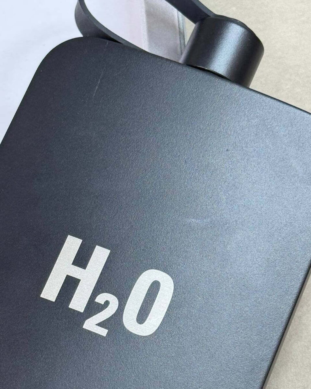 Фляжка для воды Balenciaga — изображение 2