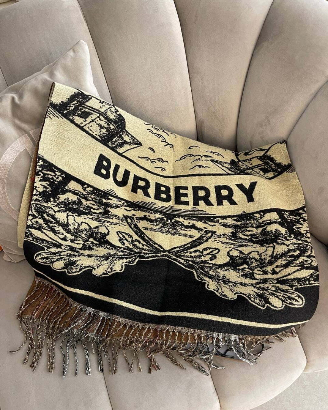 Шарф Burberry — изображение 6