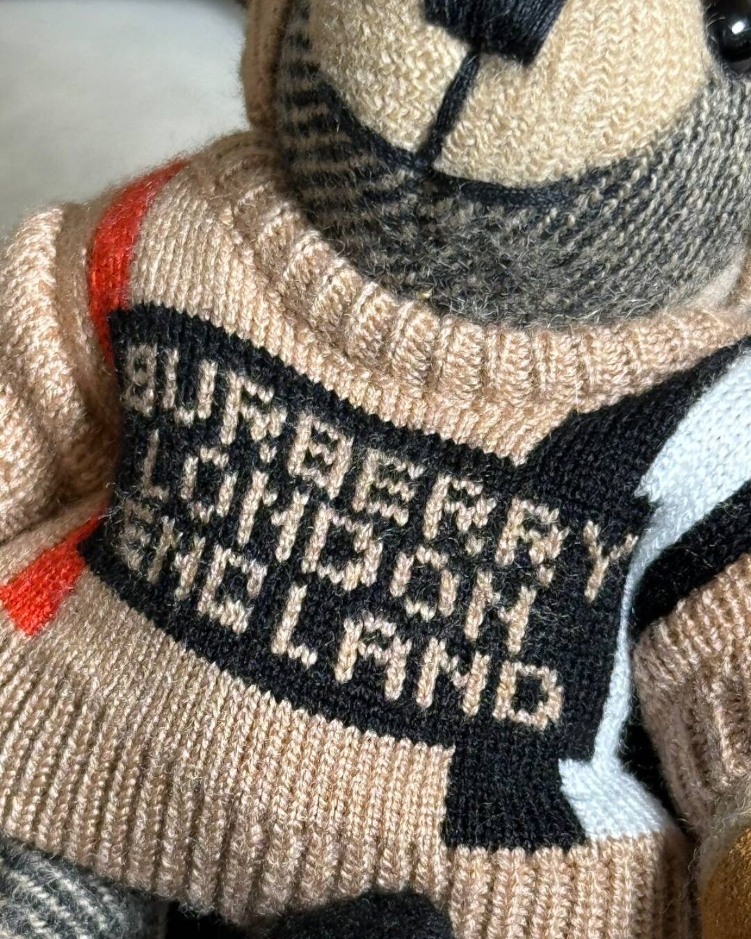 Брелок Burberry — изображение 3