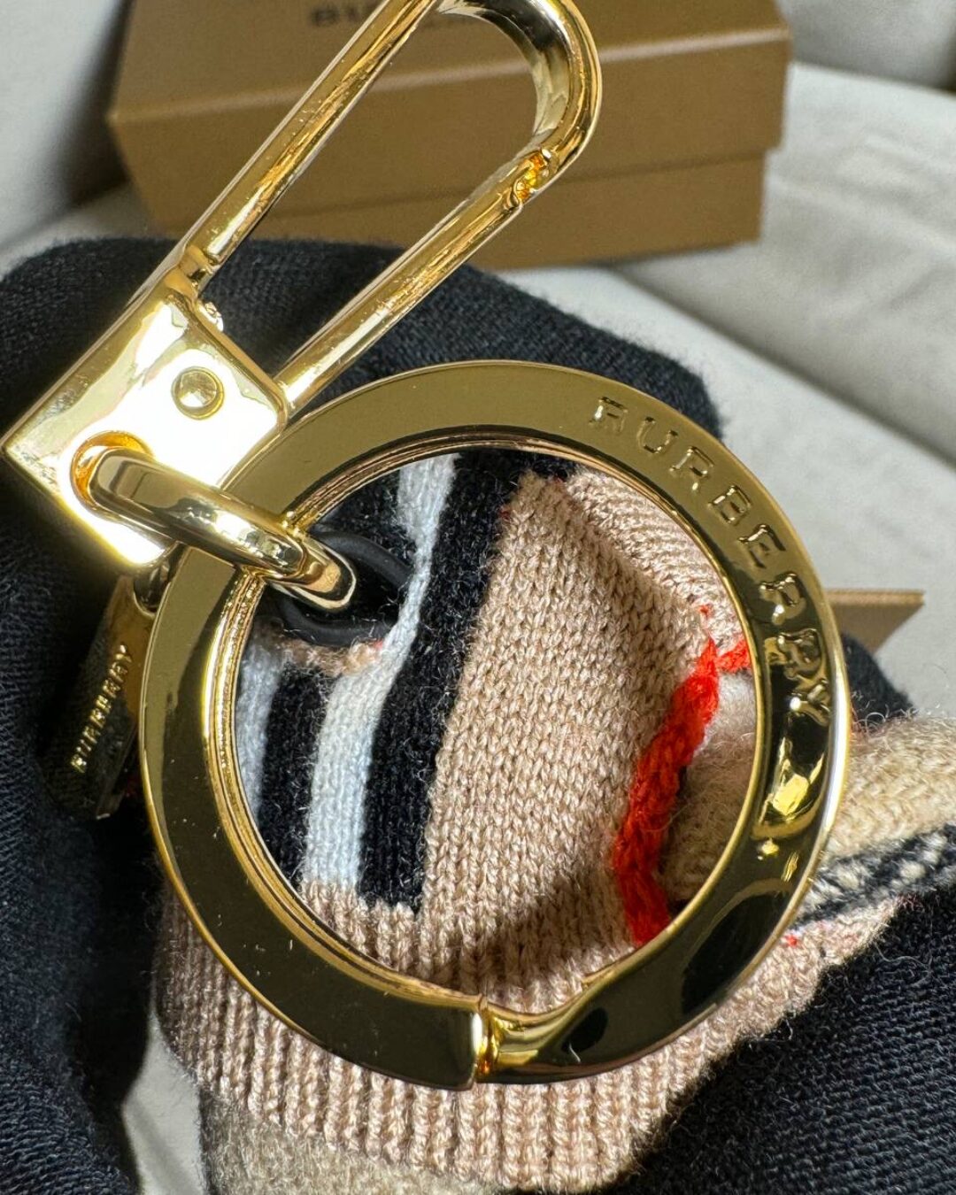 Брелок Burberry — изображение 5