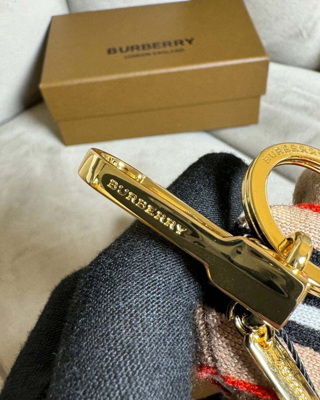 Брелок Burberry — изображение 6