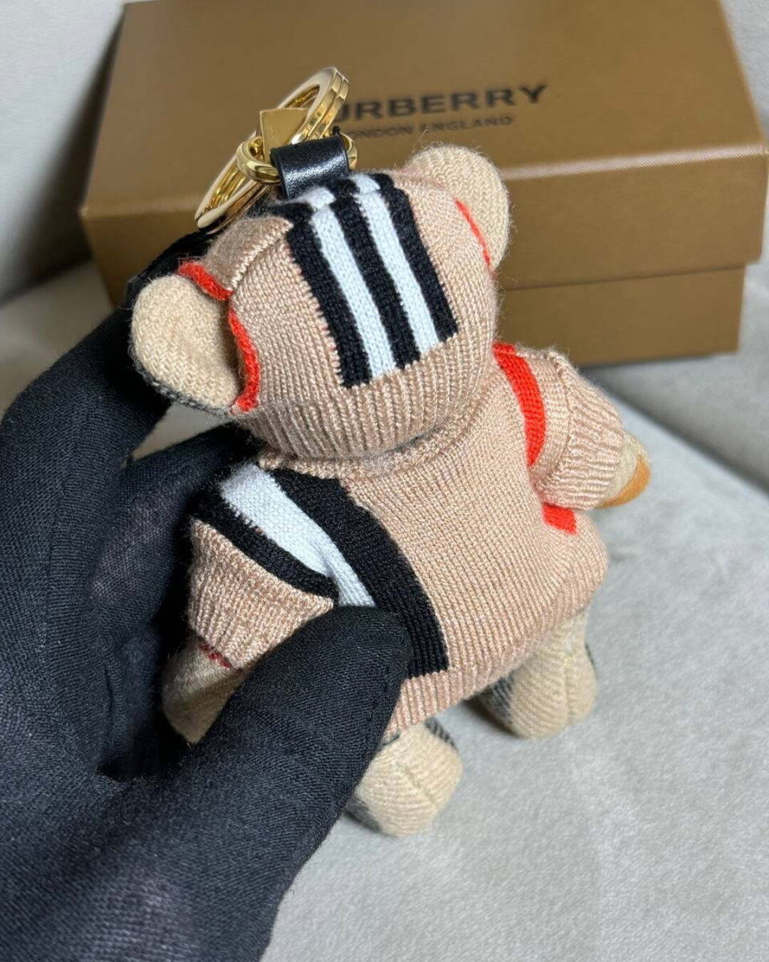 Брелок Burberry — изображение 7