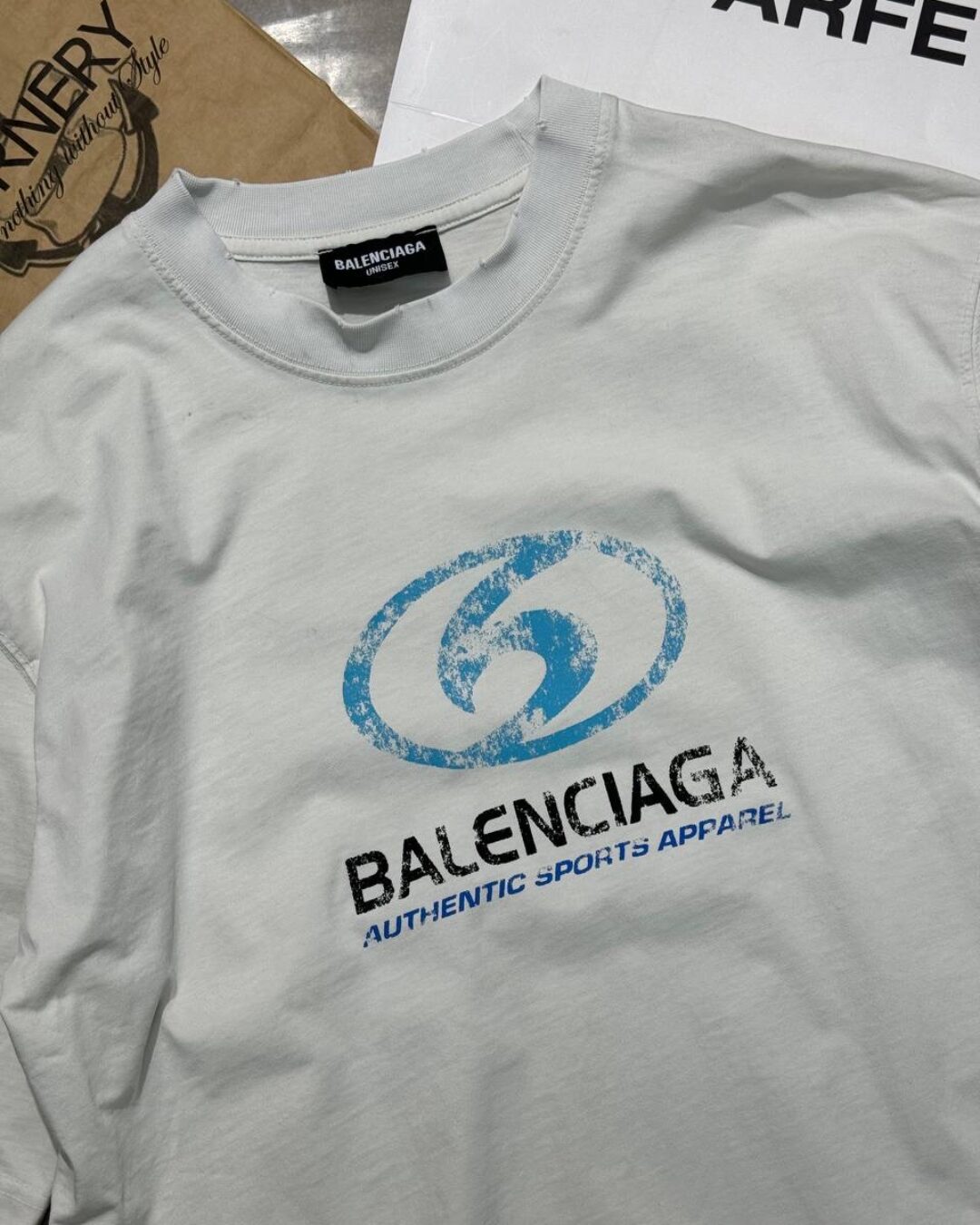 Футболка Balenciaga — изображение 5