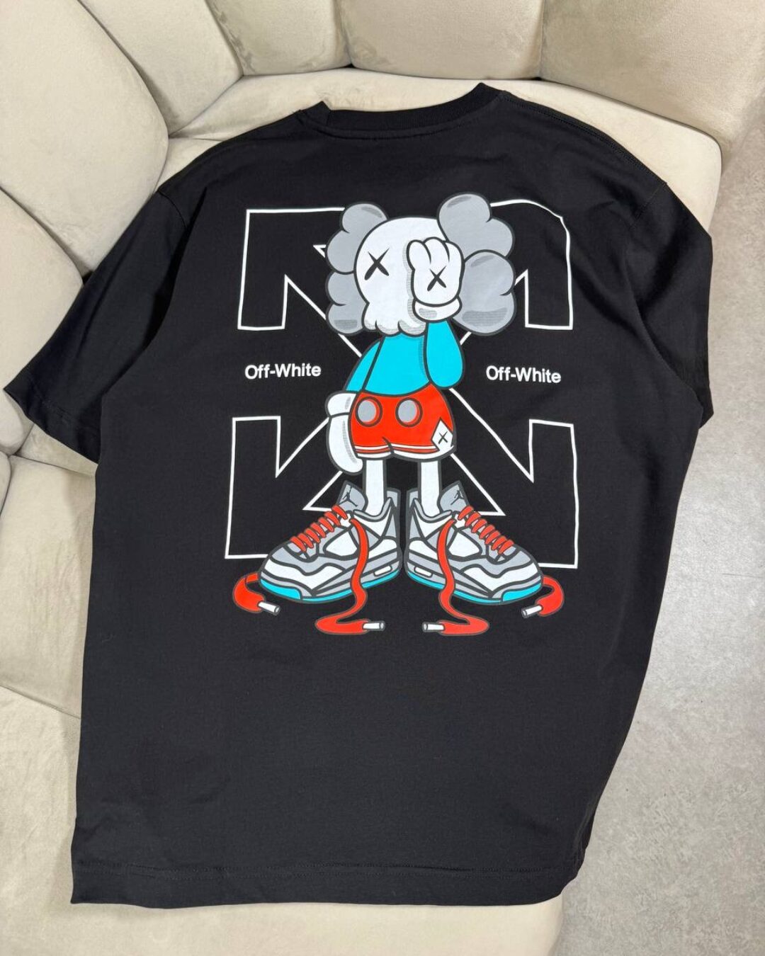 Футболка Off White x Kaws — изображение 2