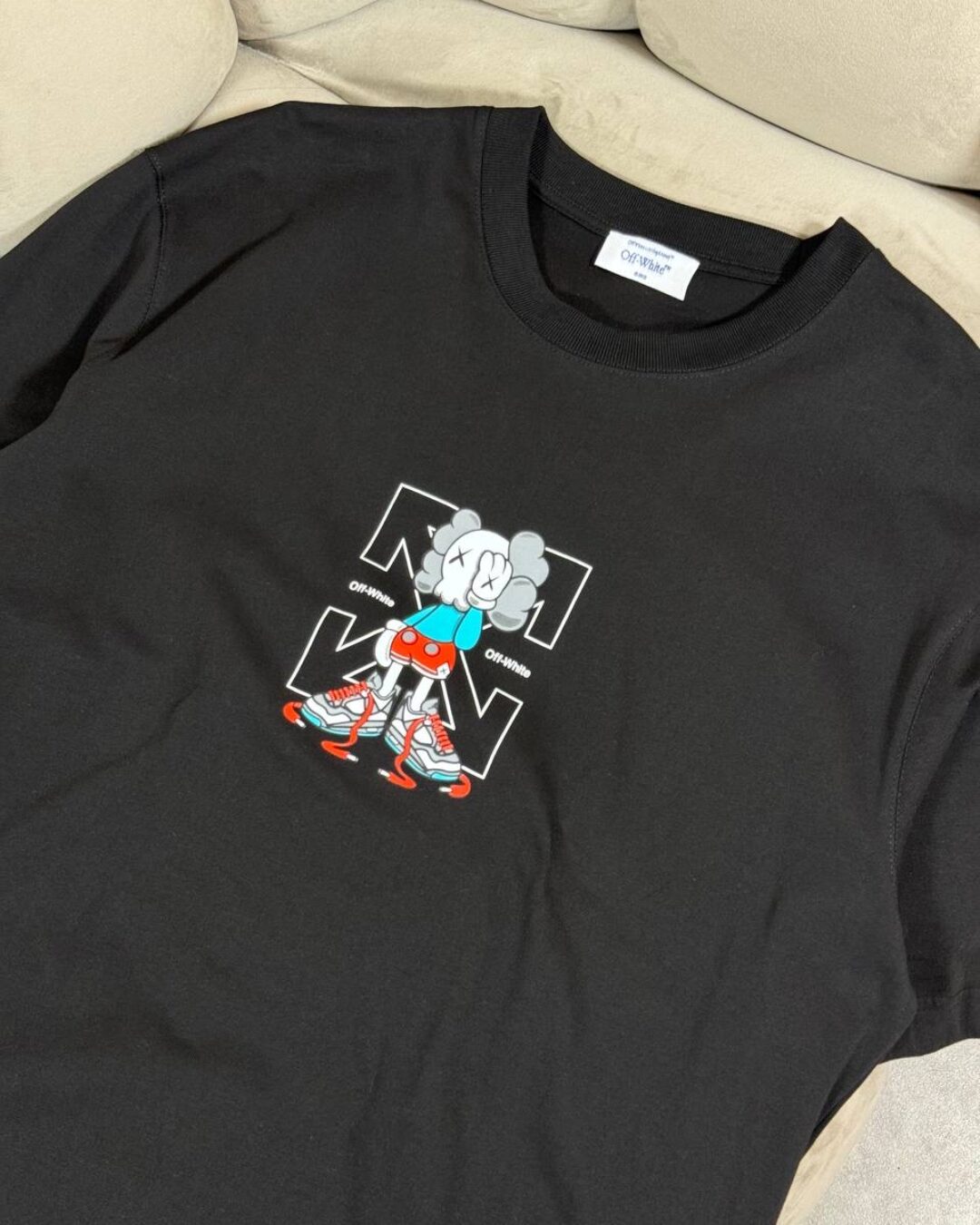 Футболка Off White x Kaws — изображение 5