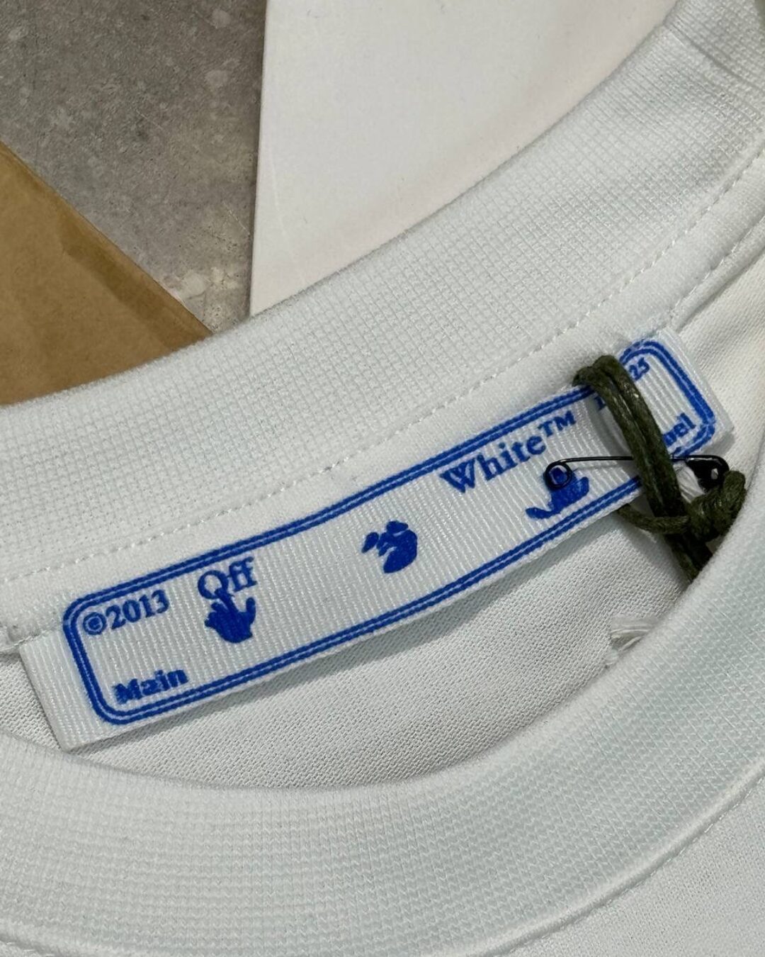 Футболка Off White x Kaws — изображение 7
