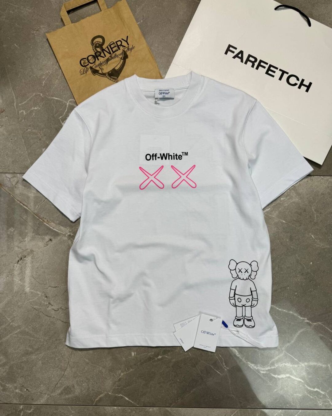 Футболка Off White x Kaws