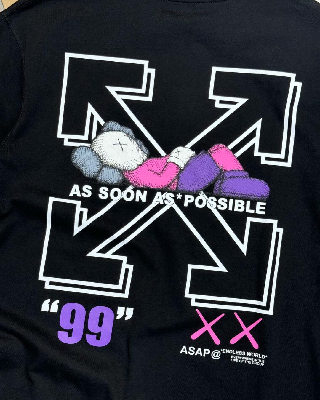 Футболка Off White x Kaws — изображение 9