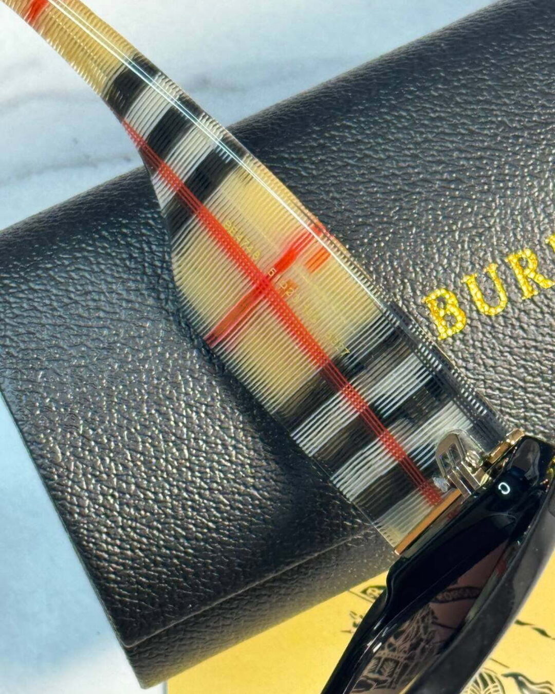Очки Burberry — изображение 8
