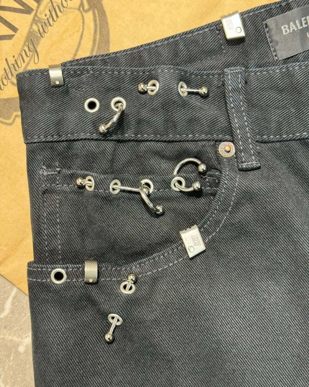 Джинсы Balenciaga — изображение 6