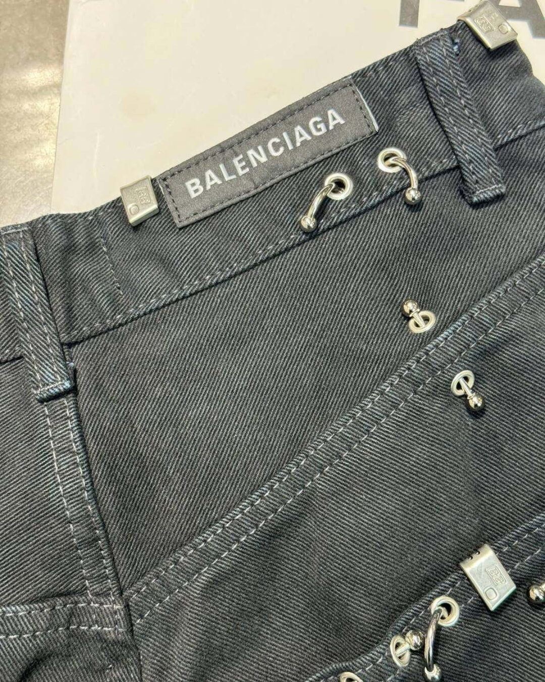 Джинсы Balenciaga — изображение 9