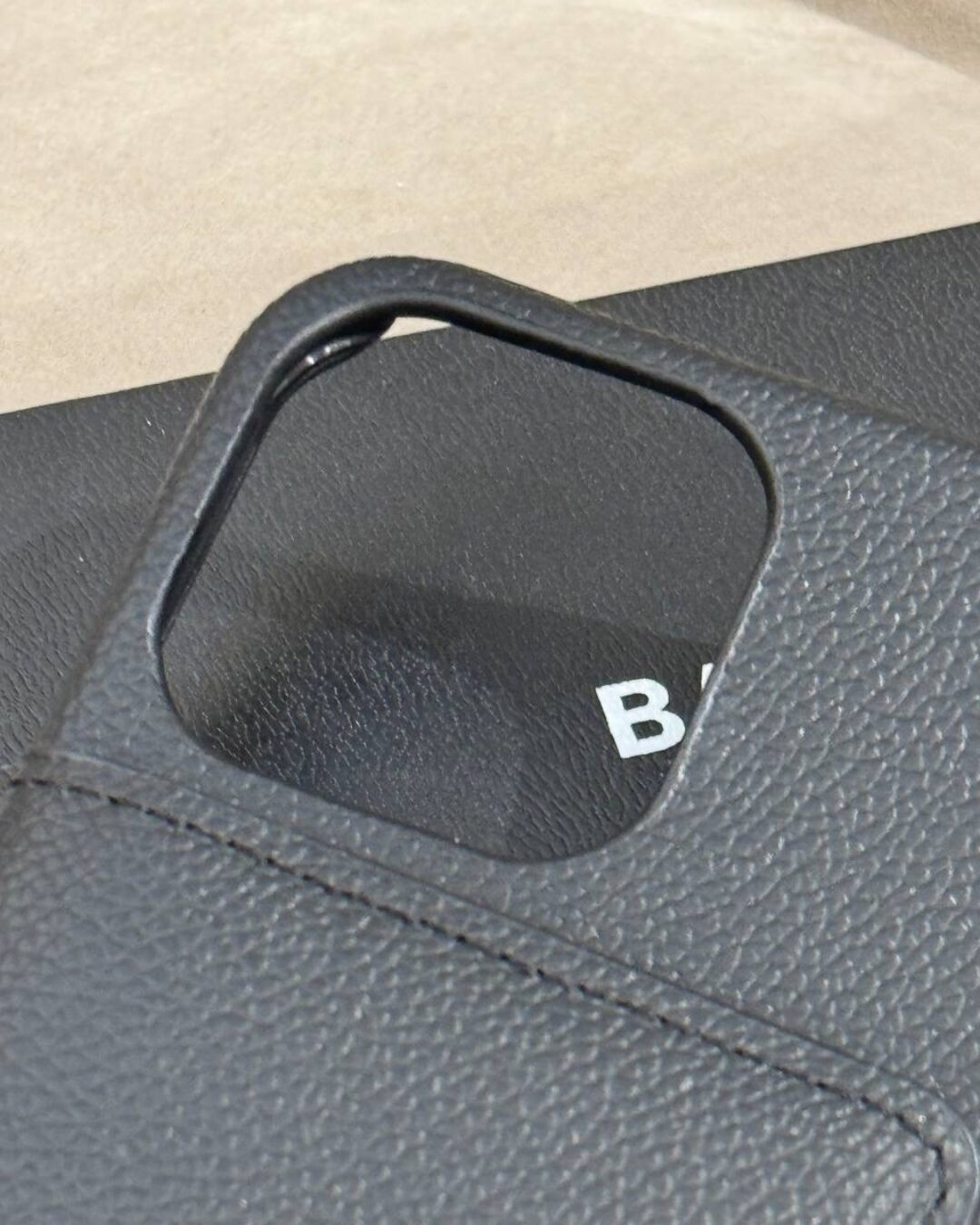 Чехол Balenciaga (IPhone 15 Pro Max) — изображение 3