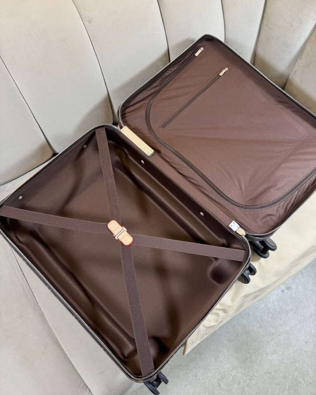 Чемодан Louis Vuitton — изображение 4