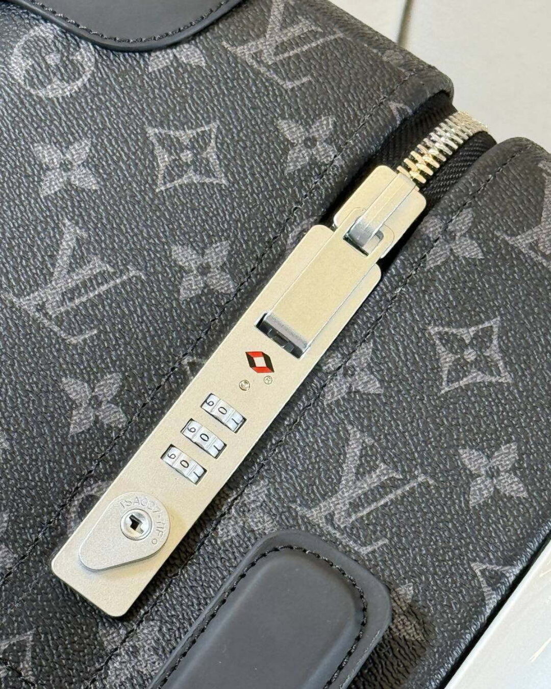 Чемодан Louis Vuitton — изображение 5