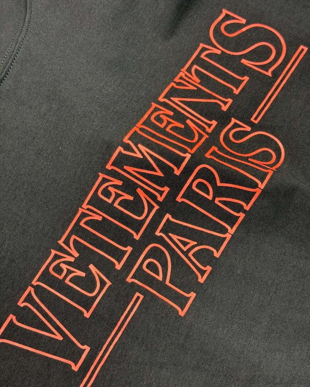 Футболка Vetements Stranger Things — изображение 4