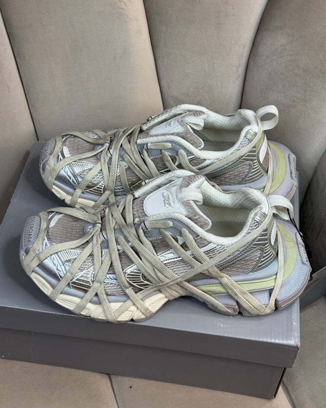 Кроссовки Balenciaga 3XL Extreme Lace Sneaker Light Beige — изображение 2